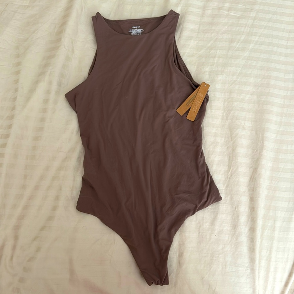 Skims bodysuit , size M, color Umber